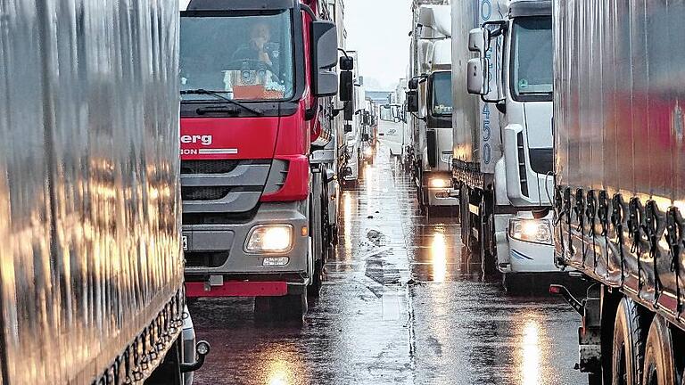 Nachwuchsproblem bei Berufskraftfahrer - Neue Klimaschutzvorgaben der EU: Erstmals gibt es nicht nur Abgasgrenzwerte für mittelschwere und schwere Lkw, sondern auch für Stadt- und Reisebusse. Nachwuchsproblem bei Berufskraftfahrer - Neue Klimaschutzvorgaben der EU: Erstmals gibt es nicht nur Abgasgrenzwerte für mittelschwere und schwere Lkw, sondern auch für Stadt- und Reisebusse.