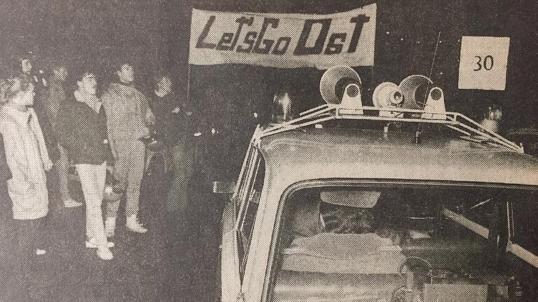 „Let‘s go Ost“ – dies war die Parole der Stunde am Grenzübergang Eußenhausen/Meiningen, als die DDR für den visumfreien Reiseverkehr nach Thüringen den Schlagbaum öffnete.