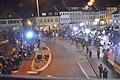 Über den Marktplatz zogen am Freitagend an die 1050 Demonstranten, denen auf dem östlichen Marktlatz 250 Impfbefürworter gegenüber standen. Mehr als 50 Beamte der Polizei Bad Königshofen, Mellrichstadt und Bad Neustadt sowie die zivile Einsatzbereitschaft aus Schweinfurt, sicherten den Zug ab.       -  Über den Marktplatz zogen am Freitagend an die 1050 Demonstranten, denen auf dem östlichen Marktlatz 250 Impfbefürworter gegenüber standen. Mehr als 50 Beamte der Polizei Bad Königshofen, Mellrichstadt und Bad Neustadt sowie die zivile Einsatzbereitschaft aus Schweinfurt, sicherten den Zug ab.