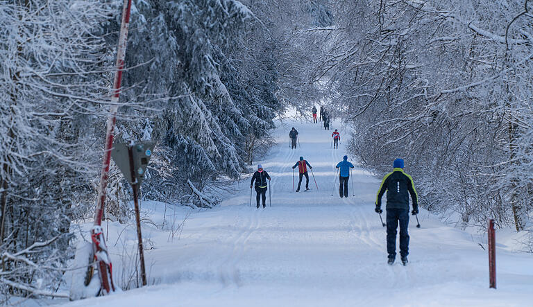 Reger Betrieb in Rhöner Loipen: Beste Wintersportbedingungen vor der Haustür kurbeln die Nachfrage nach Langlaufequipment an. Besonders beliebt ist derzeit die klassische Variante.