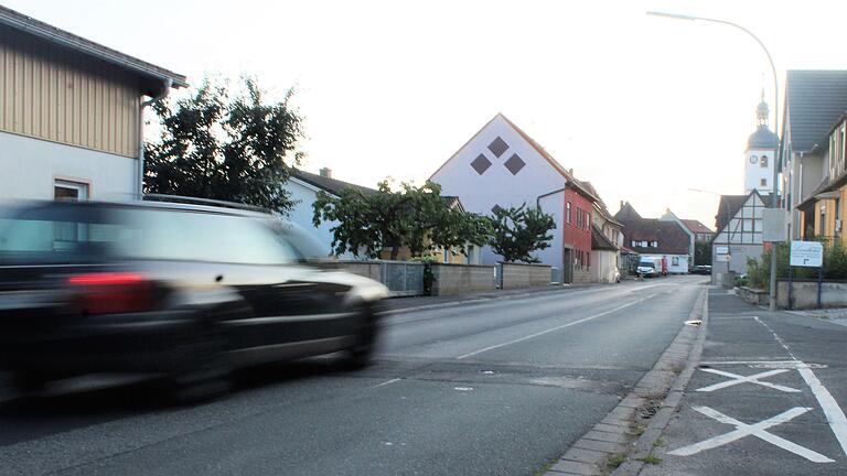 Die Ortsdurchfahrt von Geiselwind, im Bild die Schlüsselfelder Straße, steht zur kompletten Erneuerung an.