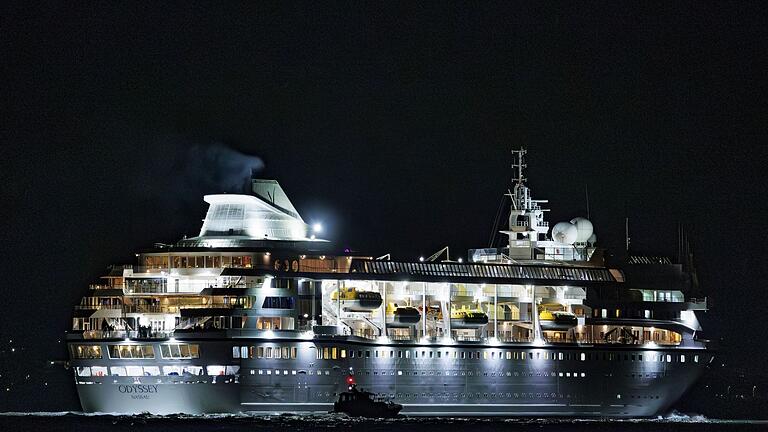 Kreuzfahrtschiff „Villa Vie Odyssey“ verlässt Belfast - Kabinen der 'Villa Vie Odyssey' wurden auch zum Kauf angeboten. Kreuzfahrtschiff „Villa Vie Odyssey“ verlässt Belfast - Kabinen der 'Villa Vie Odyssey' wurden auch zum Kauf angeboten.