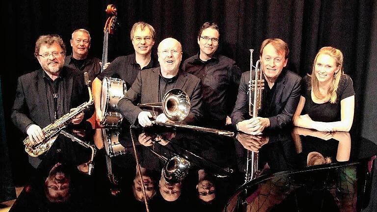 Die Band Woodhouse hat ihre Arbeit in der Ära des Stilpluralismus auf ein breites Musikspektrum wie Dixieland, Modernem Swing, Mainstream, Blues, Samba und Bossa-Nova ausgerichtet. Die Band Woodhouse hat ihre Arbeit in der Ära des Stilpluralismus auf ein breites Musikspektrum wie Dixieland, Modernem Swing, Mainstream, Blues, Samba und Bossa-Nova ausgerichtet.