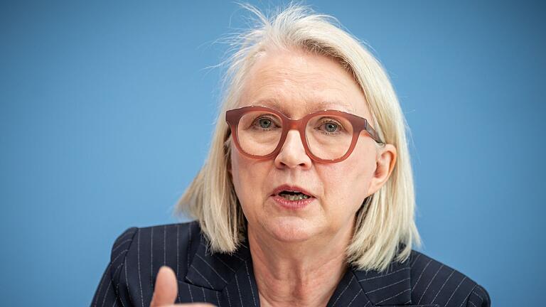 «Wirtschaftsweise» Monika Schnitzer.jpeg       -  In Deutschland werden die Renten regelmäßig angepasst. Geht es nach Wirtschaftsweise Monika Schnitzer, sollen die Renten künftig allerdings nicht weiter steigen.