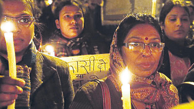 Seit dem Tod einer vergewaltigten Studentin ist Frauenfeindlichkeit in Indien ein Thema.
