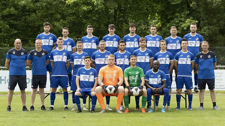 Der TSV Kleinrinderfeld tritt zur Saison 2021/22 in der Landesliga Nordwest mit folgendem Kader an (hinten von links): Raphael Fuß, Benedikt Streit, Jan Rabe, Marcel Meusert, Niklas Paatz, Aaron Schwenkert, Kevin Weidner, Lukas Kirchner. Mitte: Torwarttrainer Peter Bechold, Trainer Alexander Münz, Jonas Böhnel, Fabian Haas, Ege Celiker, Sandro Zipprich, Philipp Seidenspinner, Maximilian Reinders, Elias Harant, Betreuer Thomas Wallrapp. Vorne: Ruben Vadai, Julian Schneider, Raphael Heid, Sita Diaby. Der TSV Kleinrinderfeld tritt zur Saison 2021/22 in der Landesliga Nordwest mit folgendem Kader an (hinten von links): Raphael Fuß, Benedikt Streit, Jan Rabe, Marcel Meusert, Niklas Paatz, Aaron Schwenkert, Kevin Weidner, Lukas Kirchner. Mitte: Torwarttrainer Peter Bechold, Trainer Alexander Münz, Jonas Böhnel, Fabian Haas, Ege Celiker, Sandro Zipprich, Philipp Seidenspinner, Maximilian Reinders, Elias Harant, Betreuer Thomas Wallrapp. Vorne: Ruben Vadai, Julian Schneider, Raphael Heid, Sita Diaby.