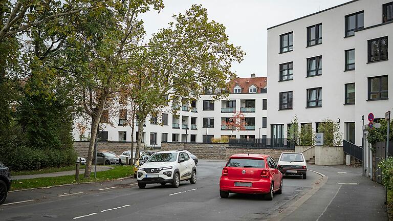 Ansicht der Martin-Luther-Straße am vergangenen Samstag: Die Straße nahe des Ringparks soll nächstes Jahr neu gemacht werden. Ansicht der Martin-Luther-Straße am vergangenen Samstag: Die Straße nahe des Ringparks soll nächstes Jahr neu gemacht werden.