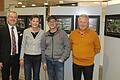 Faszinierende Fotos aus den Tälern des Tessin zeigt der Fotoarbeitskreis der Vhs. Im Bild (von links) Hausherr Peter Schmitt sowie die Fotografen Birgitta Alexi, Jürgen Link und Manfred Warmuth.