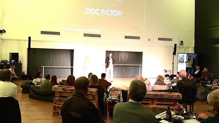 Bei der Kulturkonferenz bei der DDC Factory kamen viele Kulturschaffende zusammen, doch vor allem Vertreter der etablierten freien Szene fehlten.