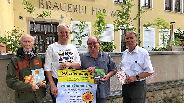 Kampf gegen Atomkraft: Dafür steht die BA-BI, die Bürgeraktion Umwelt-und Lebensschutz–Bürgerinitative gegen Atomanlagen. Im Bild (von links) Herbert Wiener, Vorsitzender Christian Schäflein, Peter Fuchs und Walter Rachle. In der ehemaligen Brauerei Hartmann in Schweinfurt im Hintergrund formierte sich der Widerstand gegen Atomkraft vor 50 Jahren. Kampf gegen Atomkraft: Dafür steht die BA-BI, die Bürgeraktion Umwelt-und Lebensschutz–Bürgerinitative gegen Atomanlagen. Im Bild (von links) Herbert Wiener, Vorsitzender Christian Schäflein, Peter Fuchs und Walter Rachle. In der ehemaligen Brauerei Hartmann in Schweinfurt im Hintergrund formierte sich der Widerstand gegen Atomkraft vor 50 Jahren. 