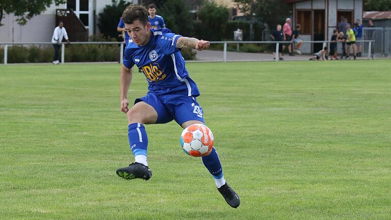 Luca Dimter war bei allen bisherigen sieben Saisonspielen der FG Marktbreit-Martinsheim im Einsatz und erzielte ein Tor. Die FG trennte sich im Kreisliga-Nachholspiel mit 2:2 von der SpVgg Giebelstadt. Luca Dimter war bei allen bisherigen sieben Saisonspielen der FG Marktbreit-Martinsheim im Einsatz und erzielte ein Tor. Die FG trennte sich im Kreisliga-Nachholspiel mit 2:2 von der SpVgg Giebelstadt.