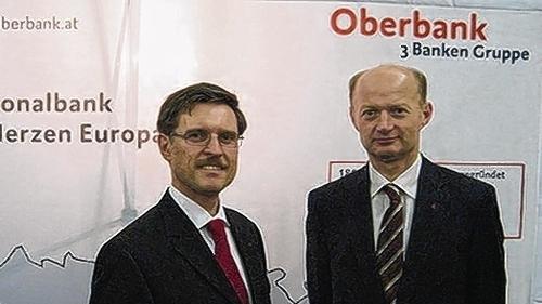 Auf Expansionskurs: Die österreichische Oberbank hat eine Filiale in Würzburg eröffnet. Das Bild entstand bei der Eröffnungsfeier in der Residenz. Von links: Ewald Weidner, Leiter der Zweigstelle Würzburg und Franz Gasselsberger, Vorsitzender des Vorstands. Auf Expansionskurs: Die österreichische Oberbank hat eine Filiale in Würzburg eröffnet. Das Bild entstand bei der Eröffnungsfeier in der Residenz. Von links: Ewald Weidner, Leiter der Zweigstelle Würzburg und Franz Gasselsberger, Vorsitzender des Vorstands.