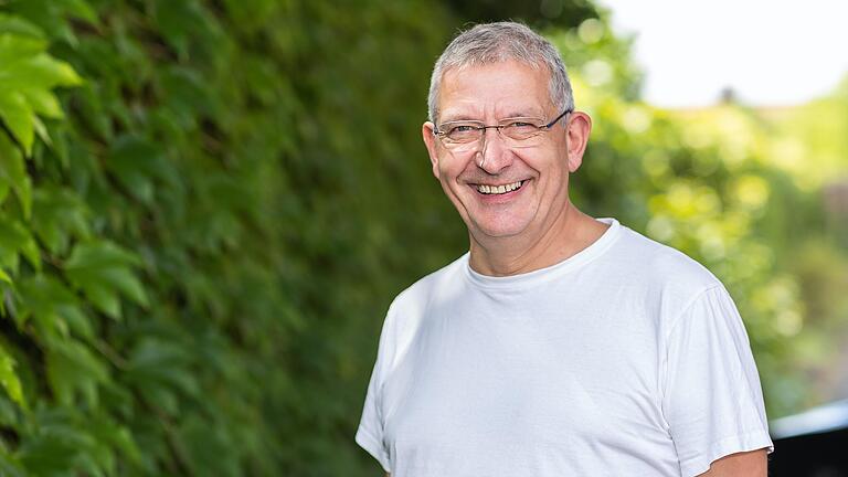 Fred Mahler, 58 Jahre, Brandschutzfachplaner und Kommandant der Freiwilligen Feuerwehr in Volkach (Lkr. Kitzingen). Fred Mahler, 58 Jahre, Brandschutzfachplaner und Kommandant der Freiwilligen Feuerwehr in Volkach (Lkr. Kitzingen). 
