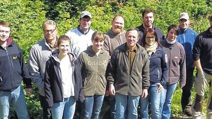 Die Kursteilnehmer (von links): Jochen Horn (Lohr), Ralf Mankiewicz (Lohr), Vanessa Rüb (Karlstadt), Kevin Hofmann (Burgsinn), Rebecca Hofmann (Karlstadt), Christoph Meder (Gräfendorf), Roland Knüttel (Wartmannsroth), Christian Fischer (Burgsinn), Jessica Schmitt (Gössenheim), Nicole Höfling (Langenprozelten). Thomas Gerhart (Hösbach) und Florian Gebhard (Rothenbuch). Die Kursteilnehmer (von links): Jochen Horn (Lohr), Ralf Mankiewicz (Lohr), Vanessa Rüb (Karlstadt), Kevin Hofmann (Burgsinn), Rebecca Hofmann (Karlstadt), Christoph Meder (Gräfendorf), Roland Knüttel (Wartmannsroth), Christian Fischer (Burgsinn), Jessica Schmitt (Gössenheim), Nicole Höfling (Langenprozelten). Thomas Gerhart (Hösbach) und Florian Gebhard (Rothenbuch).