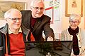 Nachfragen erlaubt: Im AWO-Internetcafé für Senioren löst Peter Honecker (Mitte) zusammen mit den Besuchern (im Bild: Matthias Kunad und Marta Dachenender) deren individuelle Probleme rund ums Thema Computer und Internet.