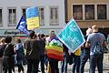 Zahlreiche Menschen demonstrierten am Sonntag auf dem Schweinfurter Marktplatz für Frieden.