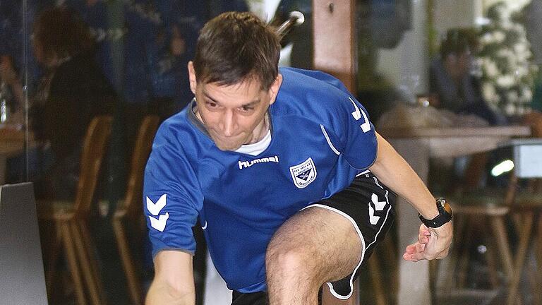 Hatte mit seiner Mannschaft leichtes Spiel: Der SKK-Kegler Wolfgang Sturm.