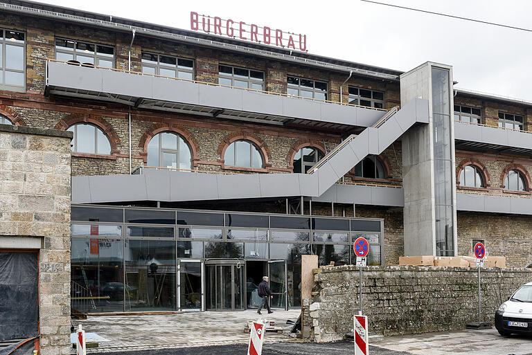 Die Außenfassade des Central Kinos noch während dem Umbauarbeiten im Jahr 2016. Die Außenfassade des Central Kinos noch während dem Umbauarbeiten im Jahr 2016.