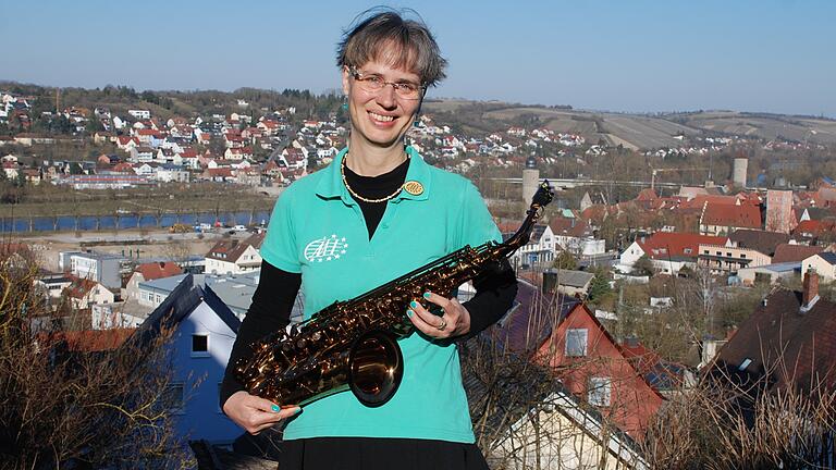 Astrid Eitschberger hat schon in ganz jungen Jahren ein Orchester gegründet, das noch heute besteht. Astrid Eitschberger hat schon in ganz jungen Jahren ein Orchester gegründet, das noch heute besteht.