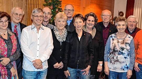 Die Geehrten der Freien Turner mit Vertretern des Vereins und Ehrengästen. Die Geehrten der Freien Turner mit Vertretern des Vereins und Ehrengästen.
