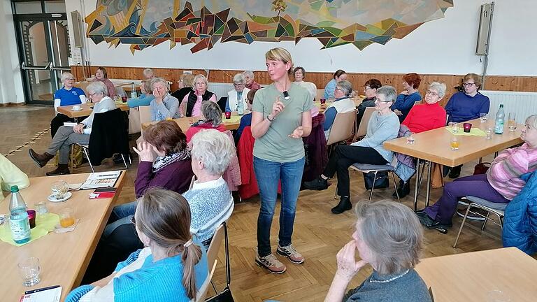 Die Mitglieder des KDFB lauschten interessiert dem Vortrag von Anja Fahrmeier.