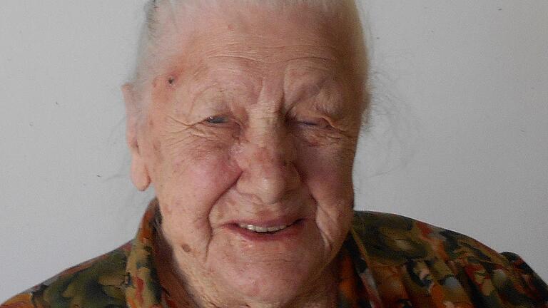 Lotte Becker feiert 100. Geburtstag.