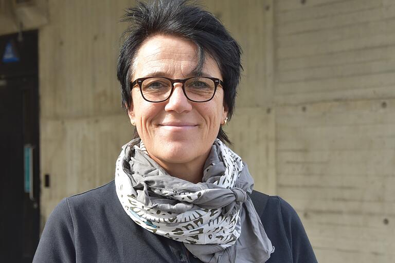 Alida Mungenast (Vorsitzende Tafel Karlstadt) hofft, dass ihr Verein in diesem Jahr neue Räumlichkeiten in Karlstadt findet. Nur noch bis Frühjahr erfolgt die Lebensmittelausgabe in der Bodelschwinghstraße 7. Alida Mungenast (Vorsitzende Tafel Karlstadt) hofft, dass ihr Verein in diesem Jahr neue Räumlichkeiten in Karlstadt findet. Nur noch bis Frühjahr erfolgt die Lebensmittelausgabe in der Bodelschwinghstraße 7.