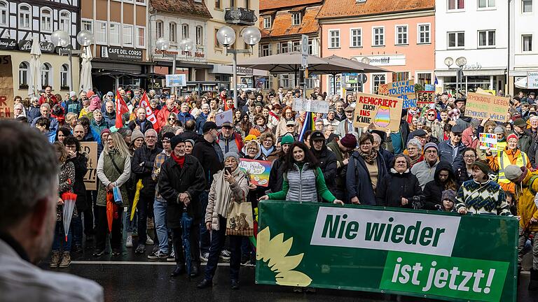 Für Freiheit und Demokratie gingen am Samstag zahlreiche Menschen auf die Straße. Für Freiheit und Demokratie gingen am Samstag zahlreiche Menschen auf die Straße.