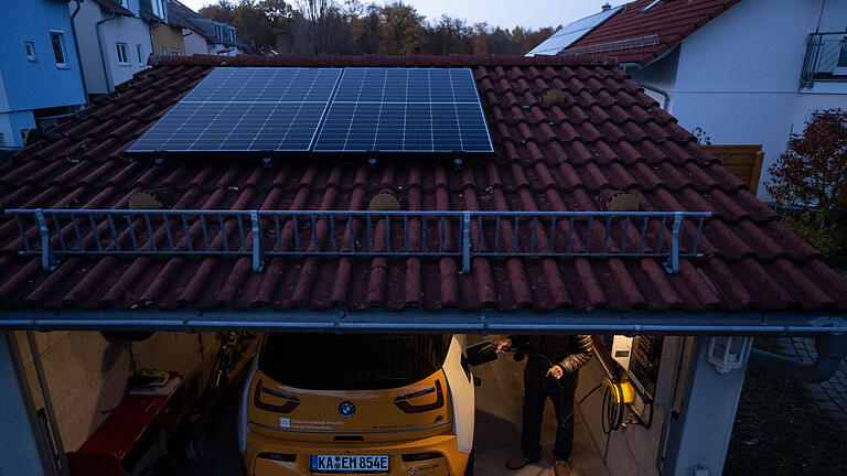 Die eigene Wallbox für die Garage oder das Carport.jpeg - Gute Kombination: E-Auto und Solaranlage. Die eigene Wallbox für die Garage oder das Carport.jpeg - Gute Kombination: E-Auto und Solaranlage.