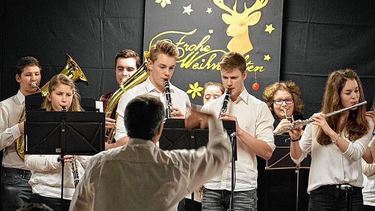 Das Schulorchester der Realschule unterhielt die vielen Besucher der Adventsfeier mit anspruchsvoller Musik.