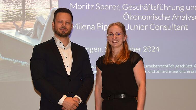 Moritz Sporer und Milena Pippert stellten den Tourismus als Wirtschaftsfaktor für die Stadt Kitzingen vor.