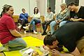 Beate Englert erklärte den Zuhörenden genauestens, was im Ernstfall gemacht werden muss.