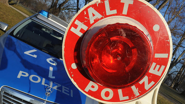 Wüstenwelsberg: Pkw-Fahrer ohne gültige Zulassung und Versicherung unterwegs