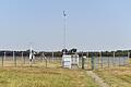 Die Wetterstation auf dem Nato-Flugplatz in Geilenkirchen. Foto: Caroline Seidel       -  Wetterstationen, wie die auf dem Nato-Flugplatz in Geilenkirchen, können vor Unwettern warnen. Der DWD hat für mehr Schutz zusätzliche Stationen aufgestellt.