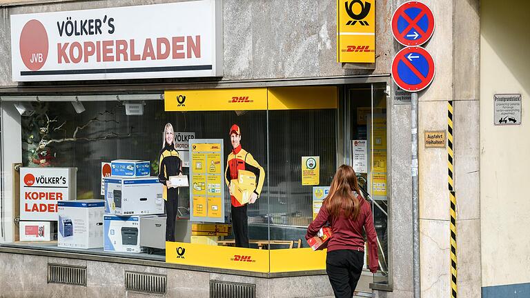 Pakete, die nicht zugestellt werden können, werden für gewöhnlich in den Postfilialen zur Abholung bereit gelegt, wie hier in Grombühl.