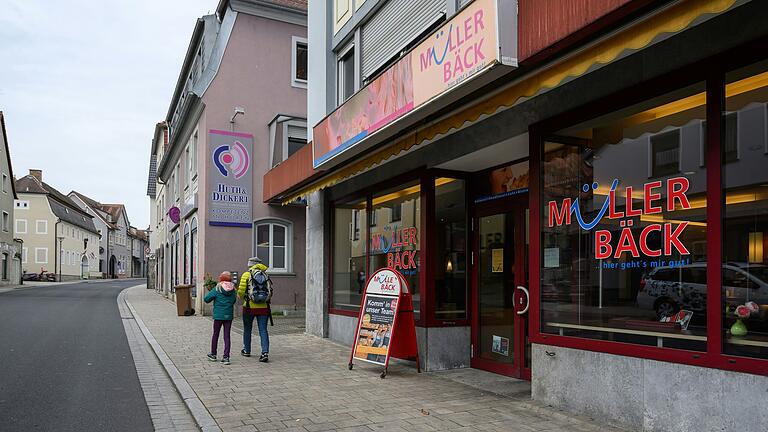 Die Bäckerei 'Müllerbäck' öffnet nur eine Filiale im Landkreis Würzburg am 6. Januar. Die Bäckerei 'Müllerbäck' öffnet nur eine Filiale im Landkreis Würzburg am 6. Januar.
