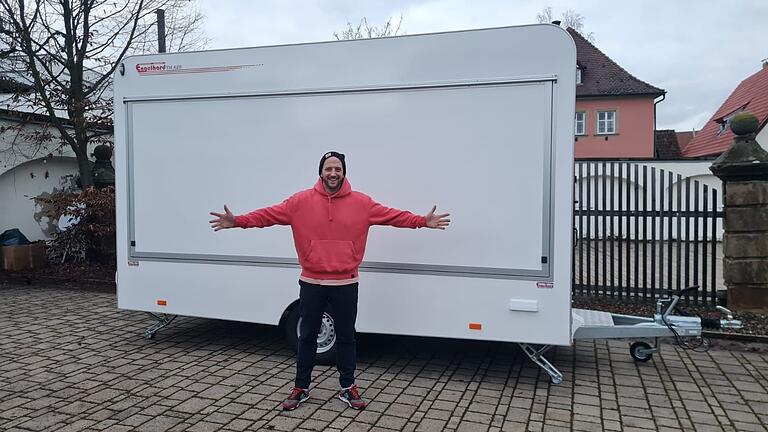Große Freude bei Sebastian Skorepa: Der neue Hänger ist da, jetzt fehlt nur noch die Dekoration. Große Freude bei Sebastian Skorepa: Der neue Hänger ist da, jetzt fehlt nur noch die Dekoration.
