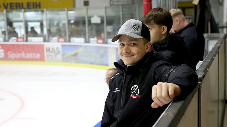 Strahlemann aus den USA: Bauer Barry aus Minnesota läuft seit dieser Saison für den ESC Haßfurt auf und sagt klipp und klar: 'Es war definitiv die richtige Entscheidung.' Strahlemann aus den USA: Bauer Barry aus Minnesota läuft seit dieser Saison für den ESC Haßfurt auf und sagt klipp und klar: 'Es war definitiv die richtige Entscheidung.'