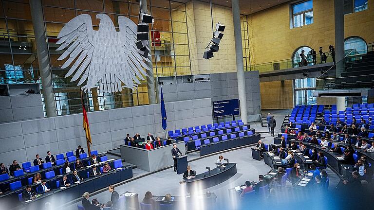 Bundestag.jpeg       -  Im Bundestag sind zahlreiche Gesetze beschlossen worden, die ab Herbst auf die Bürgerinnen und Bürger zukommen.