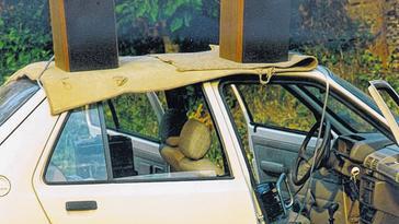Chillen vor 25 Jahren: Statt MP-3-Player gab's Autoradio und fette Boxen auf dem Dach.