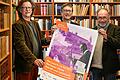 *Würzburg liest ein Buch* 2025 wird präsentiert von Daniel Osthoff, Jörg Nellen, Hans Georg Bauner (v.l.) im Antiquariat Osthoff in Würzburg.