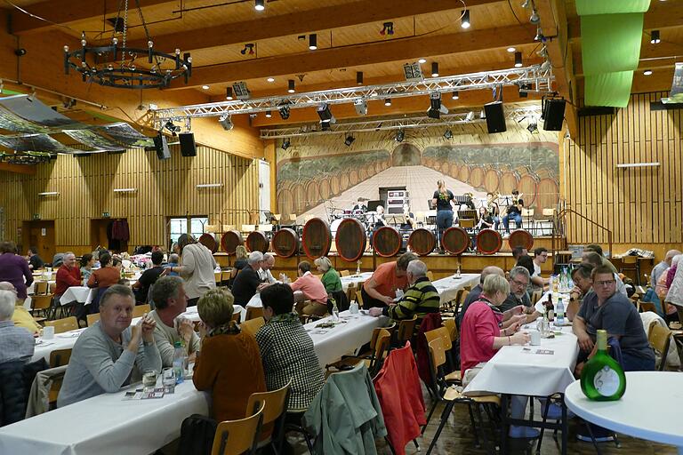 Auftakt zum 50. Gambacher Weinfest in der Musikhalle. Es spielte die Jugendkapelle 'Dreiklang'. Auftakt zum 50. Gambacher Weinfest in der Musikhalle. Es spielte die Jugendkapelle 'Dreiklang'.