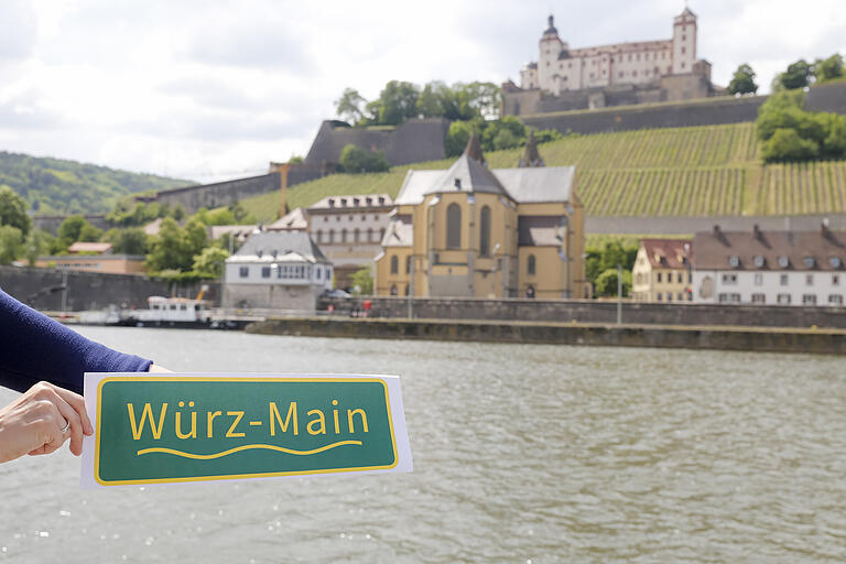 Zumindest im ARD-Morgenmagazin lag Würzburg nicht am Main, sondern an der Würz. Zumindest im ARD-Morgenmagazin lag Würzburg nicht am Main, sondern an der Würz.