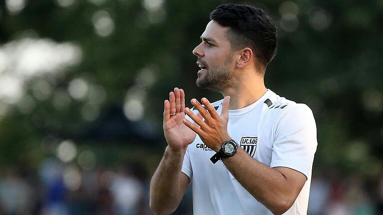 Seine Vorstellung von Fußball geht bis dato auf beim FC 05 Schweinfurt: Trainer Victor Kleinhenz. Seine Vorstellung von Fußball geht bis dato auf beim FC 05 Schweinfurt: Trainer Victor Kleinhenz.