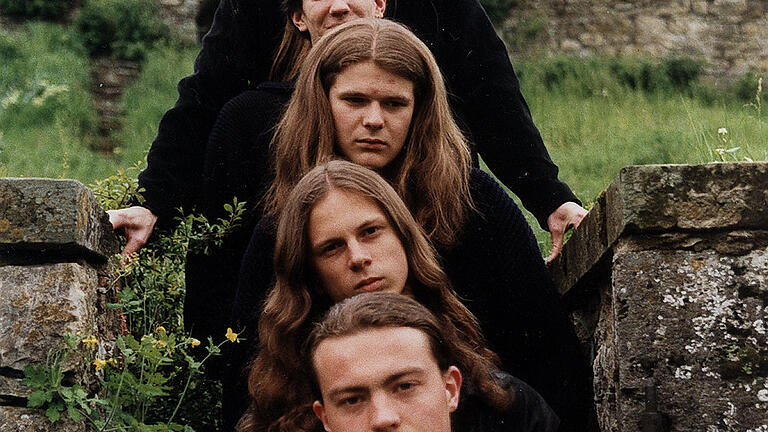 Eternal Sadness in der aktiven Zeit (von vorn nach hinten) Timo Lechner, Alexander Hagenauer, Helmuth Welther, Jörg Menche und Wolfgang Lutsch. Eternal Sadness in der aktiven Zeit (von vorn nach hinten) Timo Lechner, Alexander Hagenauer, Helmuth Welther, Jörg Menche und Wolfgang Lutsch.