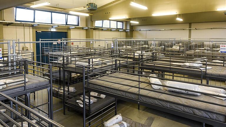 2015 wurde in der Balthasar-Neumann-Kaserne in Veitshöchheim eine Notunterkunft für 500 Flüchtlinge eingerichtet. 2015 wurde in der Balthasar-Neumann-Kaserne in Veitshöchheim eine Notunterkunft für 500 Flüchtlinge eingerichtet.