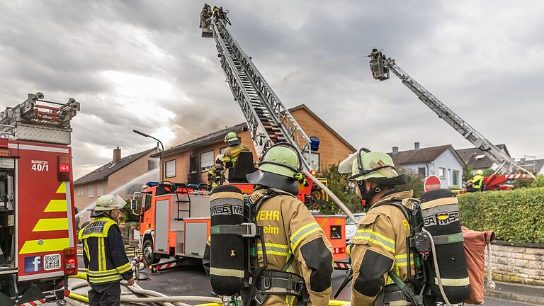 Brand eines Wohnhauses in der Küsterbergstraße in Zell am Main. Brand eines Wohnhauses in der Küsterbergstraße in Zell am Main.