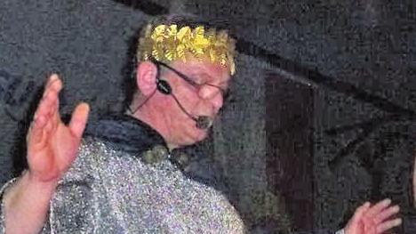 Quirinius von Quirnaha: Manfred Ländner im neuen Look. Quirinius von Quirnaha: Manfred Ländner im neuen Look.