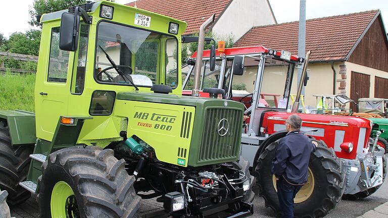 Auch moderne Fahrzeuge wurden ausgestellt. - Auch moderne Fahrzeuge wurden ausgestellt. Auch moderne Fahrzeuge wurden ausgestellt. - Auch moderne Fahrzeuge wurden ausgestellt.