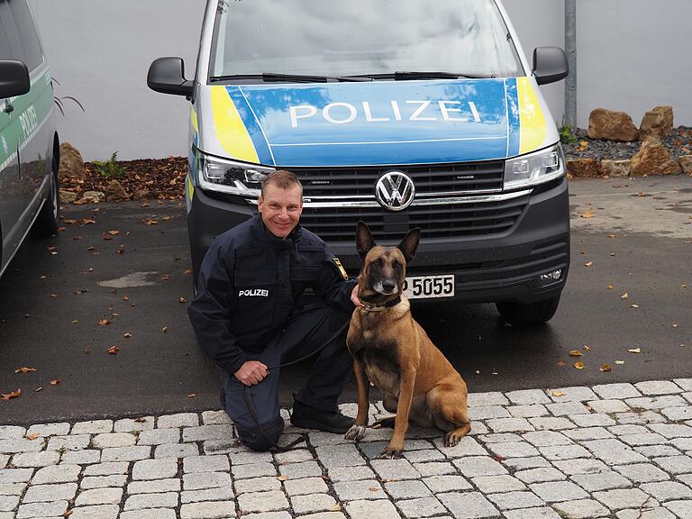 Einsatz auf vier Pfoten: In der Dienststelle sind auch Lotte und andere Polizeihunde stationiert. Einsatz auf vier Pfoten: In der Dienststelle sind auch Lotte und andere Polizeihunde stationiert.